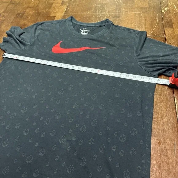 Nike Shirt Mens XL Black Red Short‎ Sleeve Tee Raindrop Center Check T-shirt - Picture 6 of 7